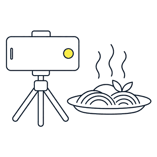 三脚のスマホで料理を撮る